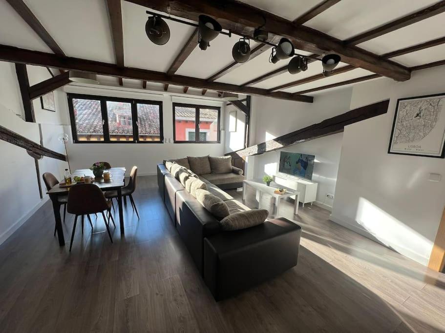 로그로노 Old Town Loft - Cathedral Views. 아파트 외부 사진
